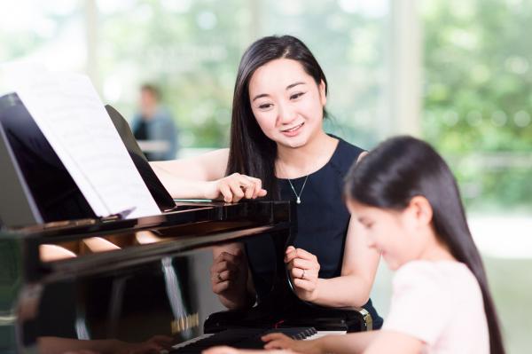 Piano Teacher Courses - piano teacher with student